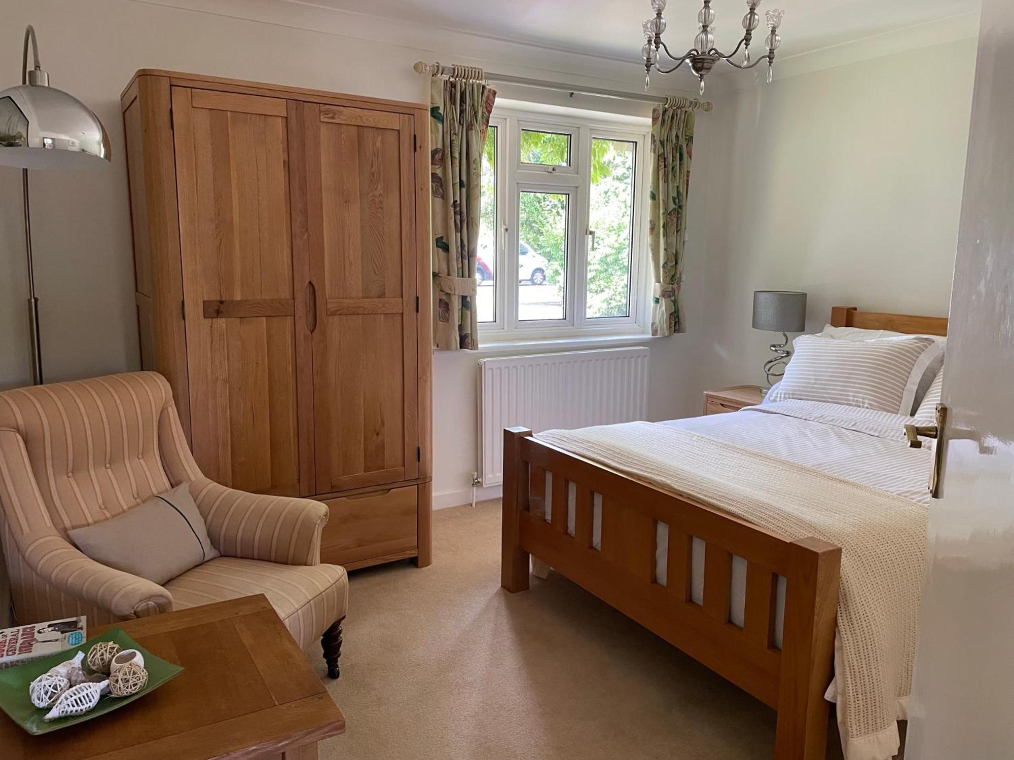 Charming Bournemouth House With Beautiful Spacious Gardens, 5 Min Drive To Beaches, Free Parking For 2-3 Cars Zewnętrze zdjęcie