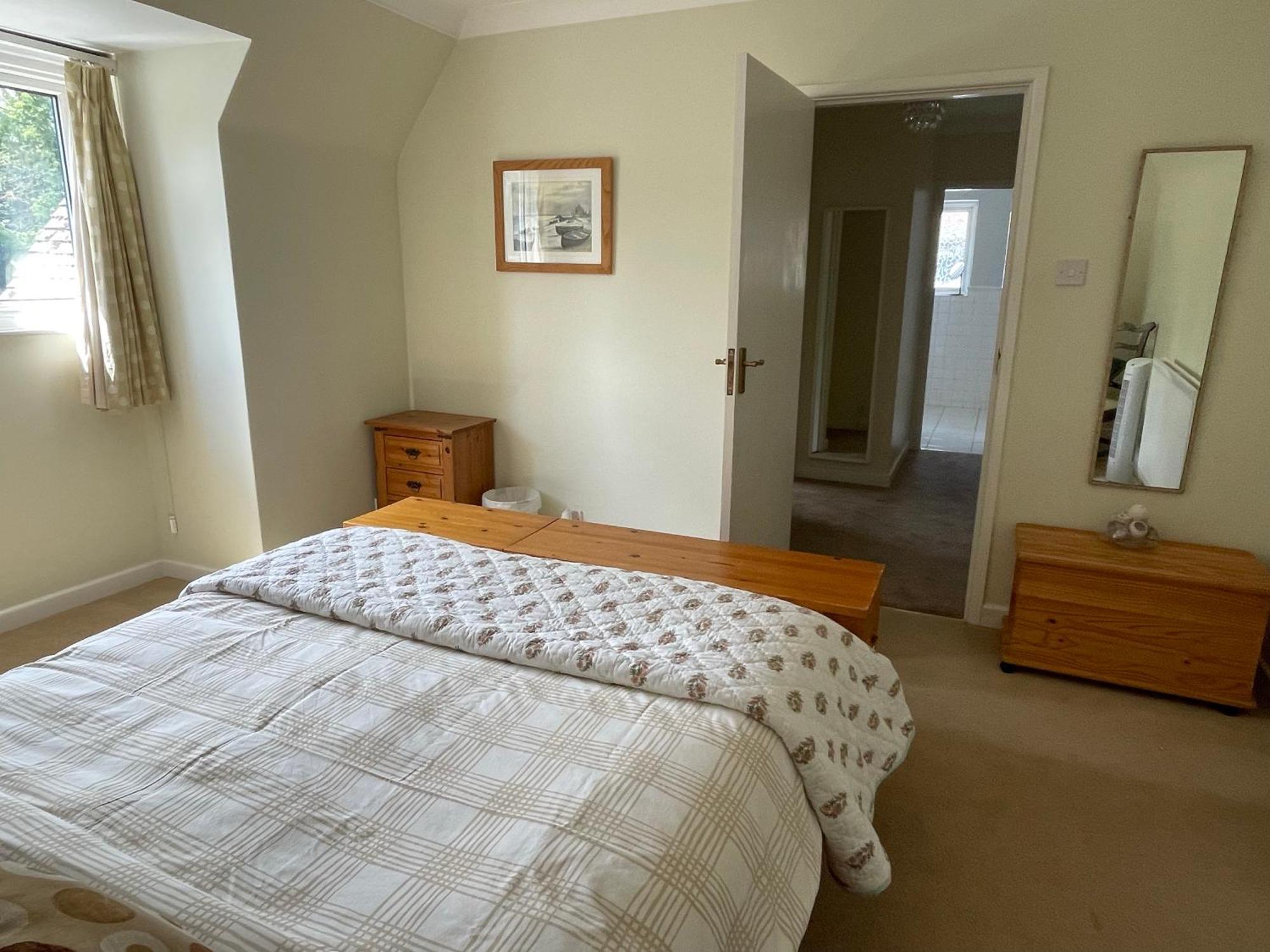 Charming Bournemouth House With Beautiful Spacious Gardens, 5 Min Drive To Beaches, Free Parking For 2-3 Cars Zewnętrze zdjęcie