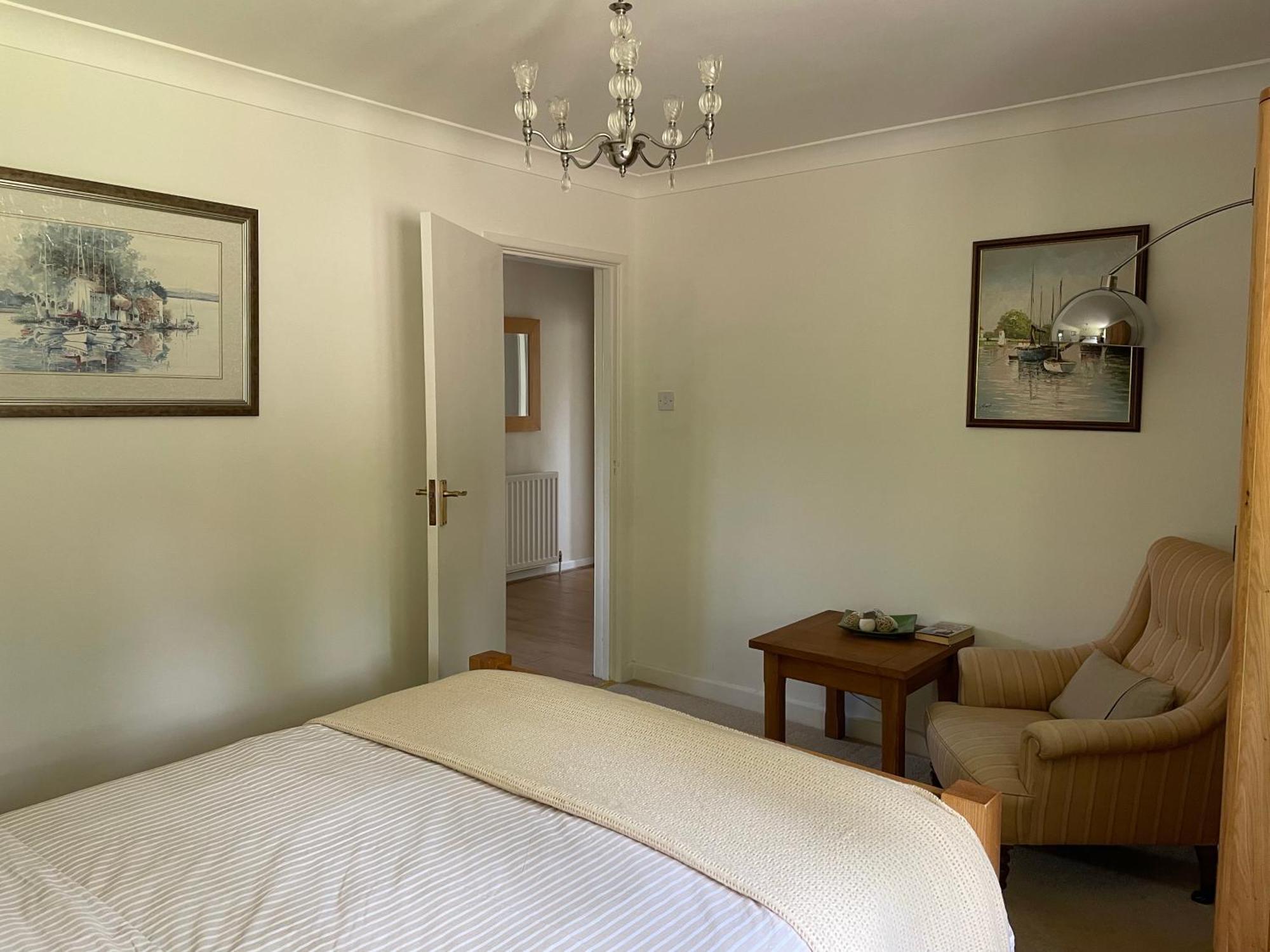 Charming Bournemouth House With Beautiful Spacious Gardens, 5 Min Drive To Beaches, Free Parking For 2-3 Cars Zewnętrze zdjęcie