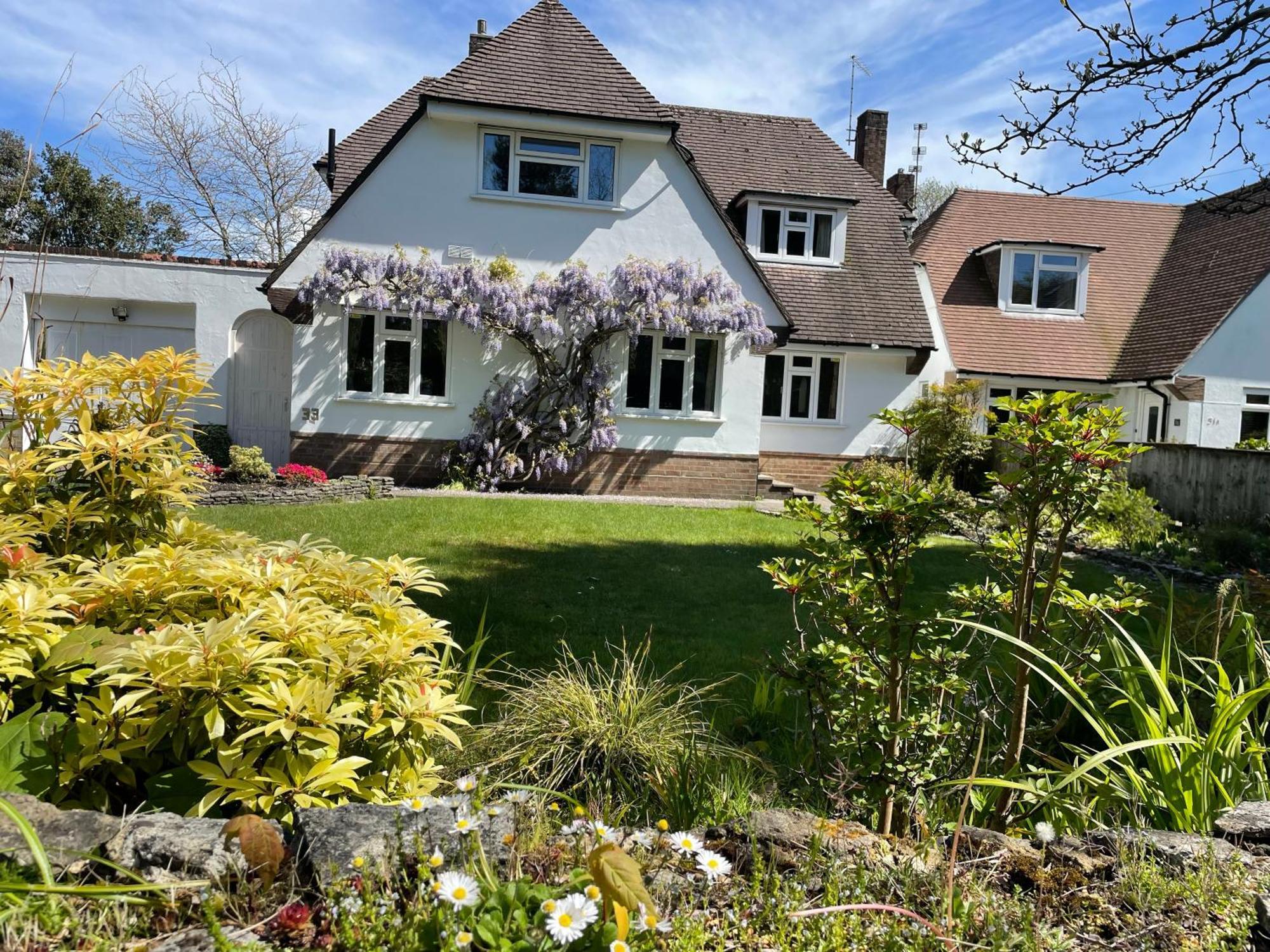 Charming Bournemouth House With Beautiful Spacious Gardens, 5 Min Drive To Beaches, Free Parking For 2-3 Cars Zewnętrze zdjęcie
